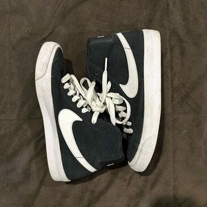 Nike Kids Black and White Sneakers